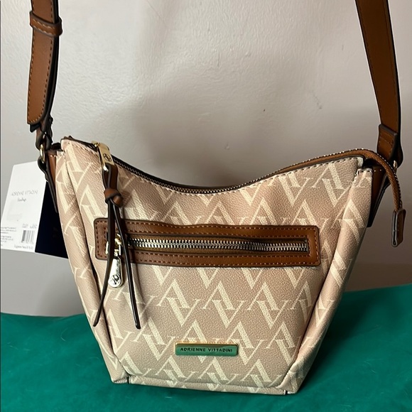 Adrienne Vittadini Tan NWT  Crossbody Bag - Picture 1 of 9